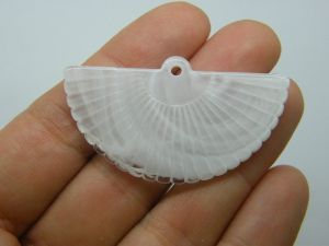 12 Fan pendants imitation stone white acrylic CA3