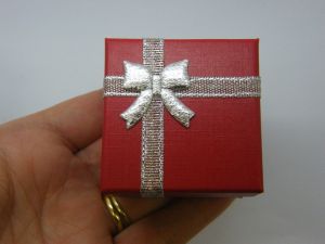 4 Red gift box silver ribbon cardboard
