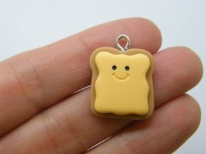 4 Slice of bread charms resin FD462