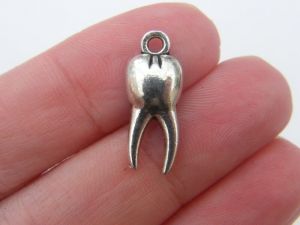 8 Tooth pendants antique silver tone MD36