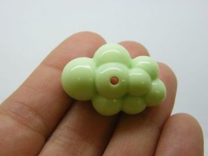 4 Cloud beads green acrylic S393