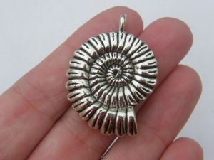2 Shell pendants antique silver tone FF167