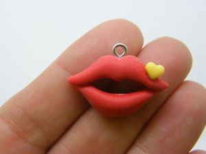4 Lips kiss heart charms red yellow resin P186