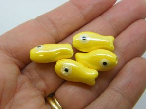 8 Fish beads yellow white black porcelain FF349