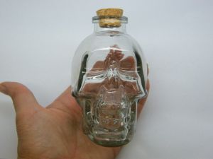 1 Skull Halloween glass bottle with cork 004P