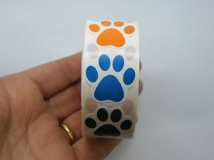 1 Roll paw print white and different colours 500 stickers E01