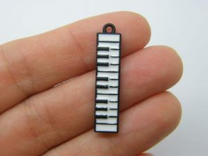 4 Keyboard charms black and whiter tone MN25