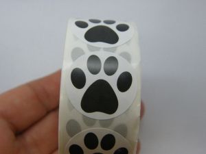 1 Roll paw print white and black 500 stickers