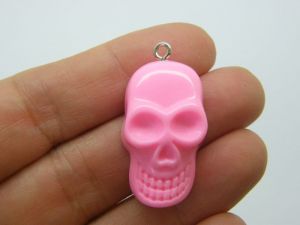 2 Skull Halloween pendants pink resin HC1231