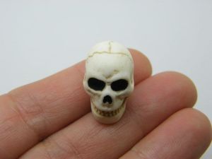4 Skull miniature Halloween decoration off white resin HC577