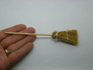 2 Broomstick miniature Wiitch Halloween brown wood HC 106A