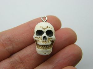 2 Skull Halloween charms off white resin HC129