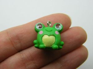 4 Frog pendants green plastic A966