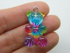 4 Bear rainbow pendants resin P558