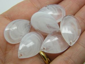 20 Teardrop pendants imitation stone white acrylic M441