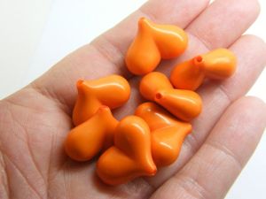 20 Heart beads orange acrylic BB381