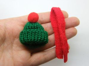 2 Knitted hat and 2 knitted scarfs miniature red green CA 111