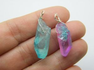 2 Wire wrapped natural dyed quarts pendants random mixed I95