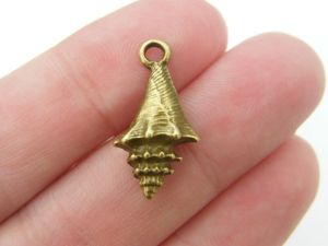 6 Shell charms antique bronze tone FF441