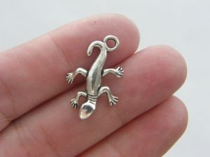 8 Lizard or gecko charms antique silver tone A84