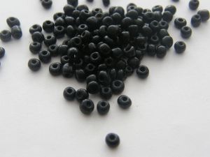 400 Black glass seed beads SB12