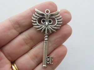 2 Owl key pendants antique silver tone K75